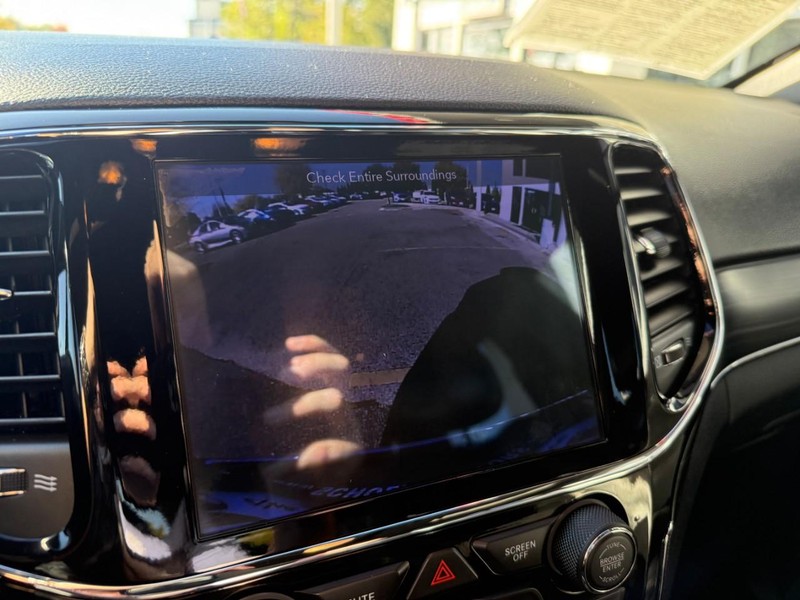 Jeep Grand Cherokee Vehicle Image 31