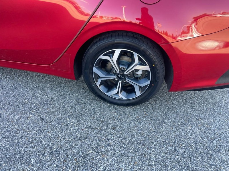 Kia Forte Vehicle Image 05