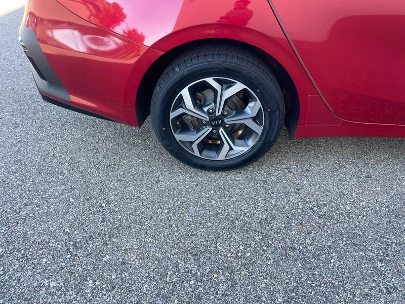 Kia Forte Vehicle Image 08