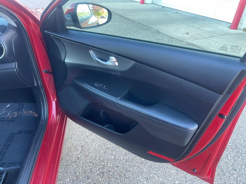 Kia Forte Vehicle Image 11