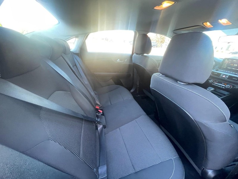 Kia Forte Vehicle Image 12
