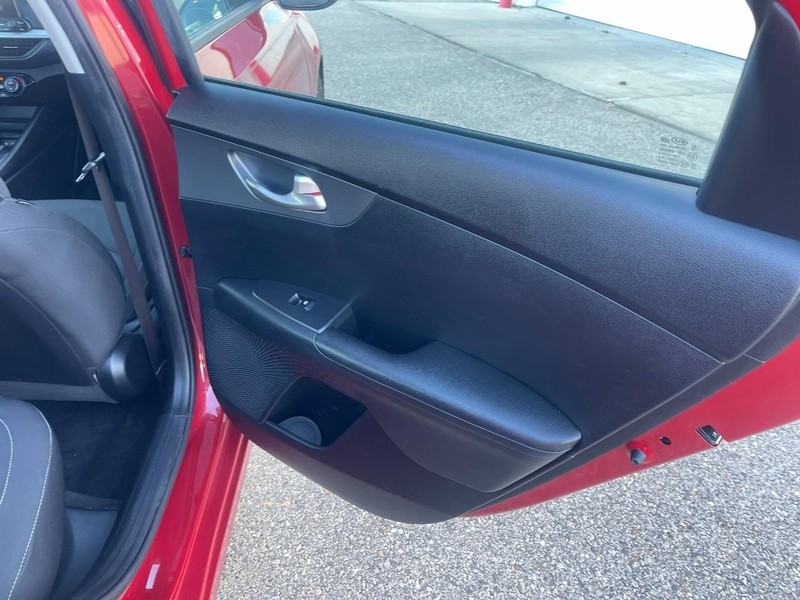 Kia Forte Vehicle Image 13