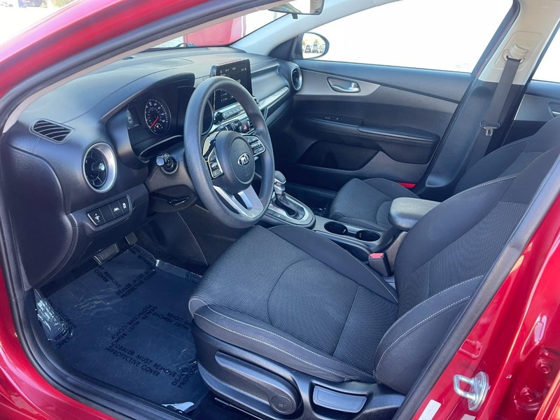 Kia Forte Vehicle Image 16