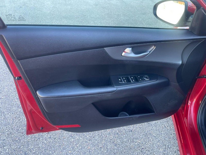 Kia Forte Vehicle Image 17