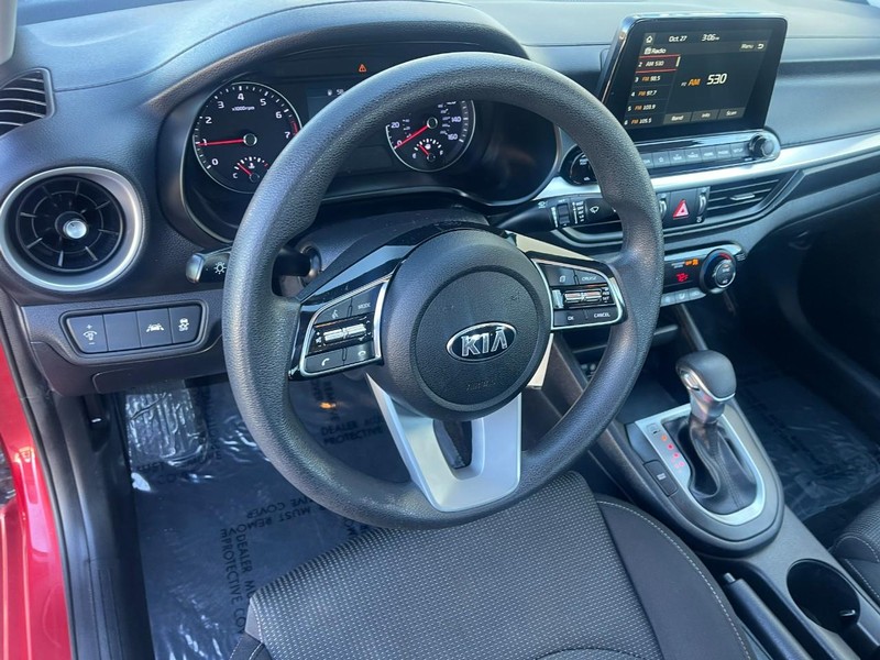 Kia Forte Vehicle Image 19