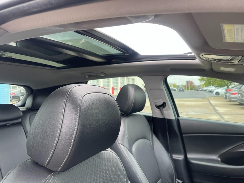 Hyundai Elantra GT Vehicle Image 03