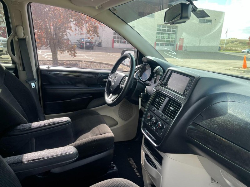 Dodge Grand Caravan Vehicle Image 02