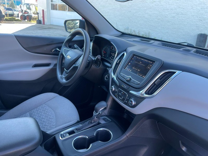 Chevrolet Equinox Vehicle Image 02