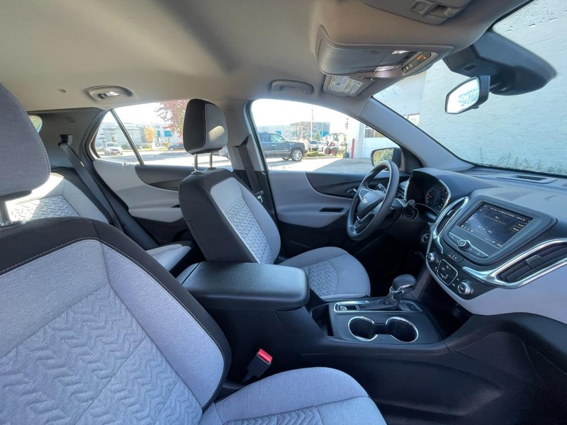 Chevrolet Equinox Vehicle Image 03