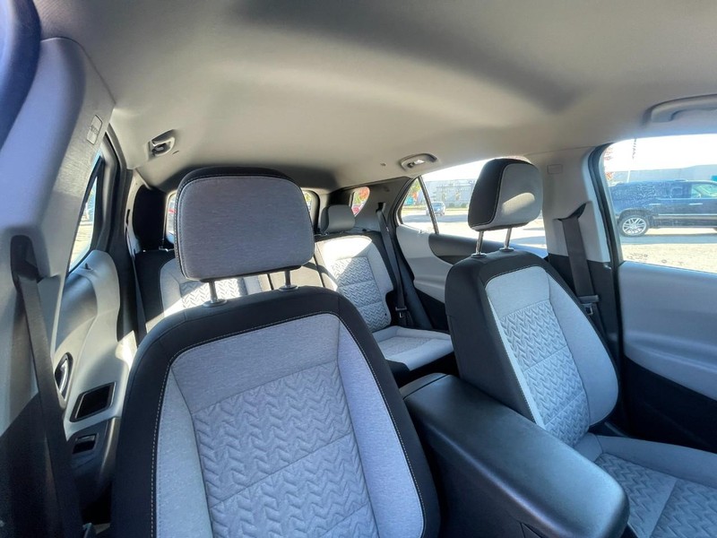 Chevrolet Equinox Vehicle Image 04