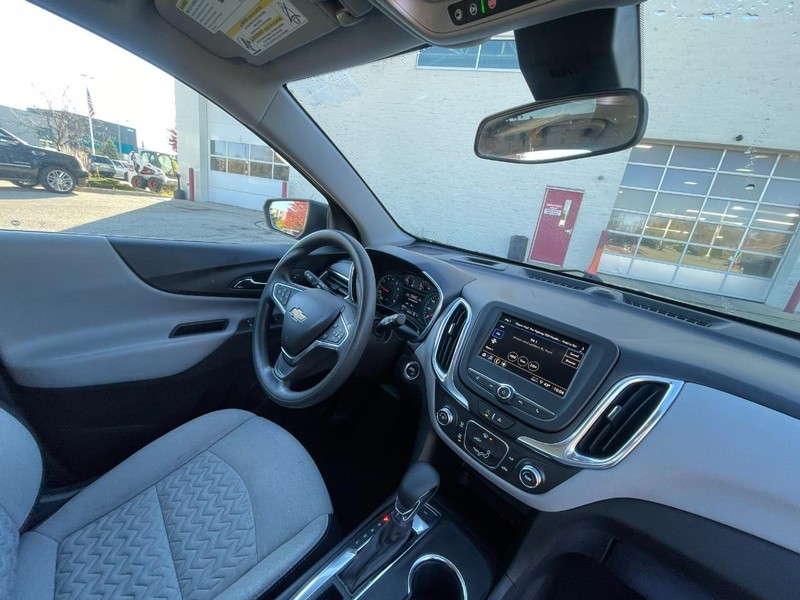 Chevrolet Equinox Vehicle Image 05