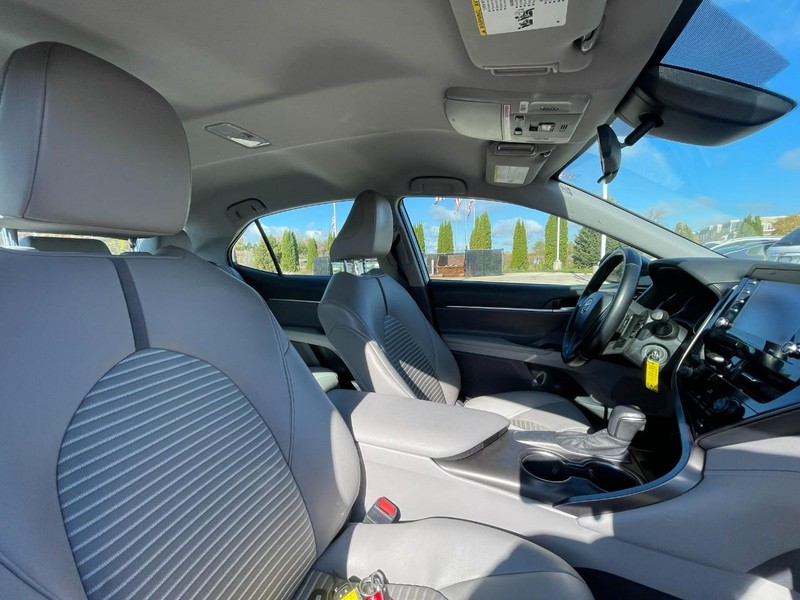 Toyota Camry Vehicle Image 03