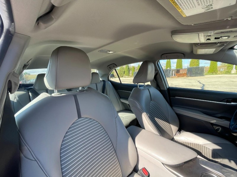 Toyota Camry Vehicle Image 04