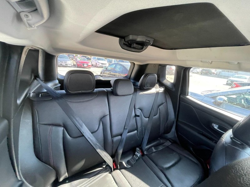 Jeep Renegade Vehicle Image 04