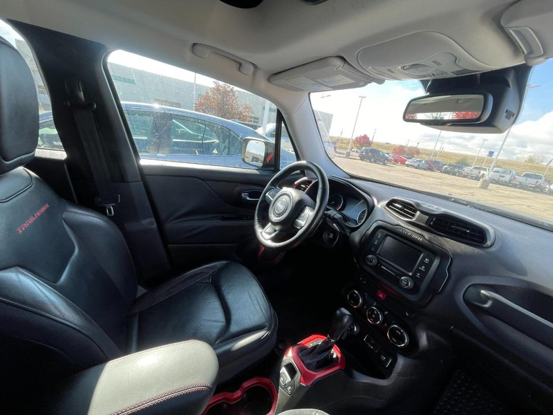 Jeep Renegade Vehicle Image 05