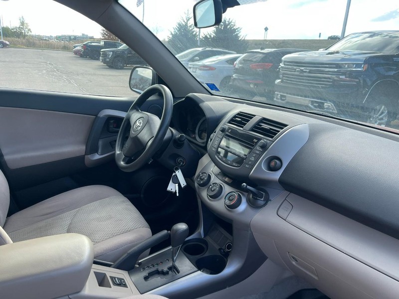 Toyota RAV4 Vehicle Image 02