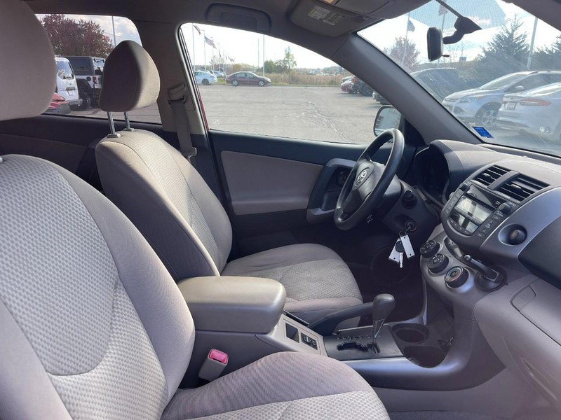 Toyota RAV4 Vehicle Image 03