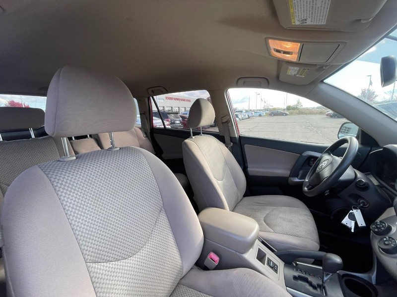 Toyota RAV4 Vehicle Image 04