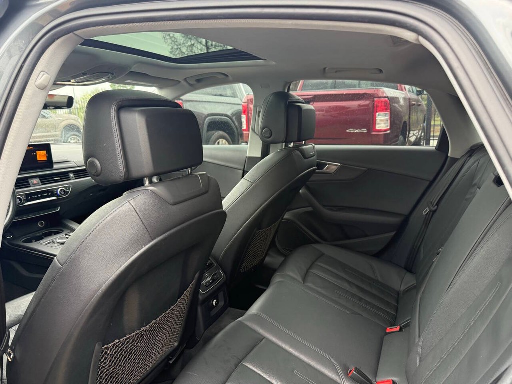 Audi A4 Vehicle Full-screen Gallery Image 12