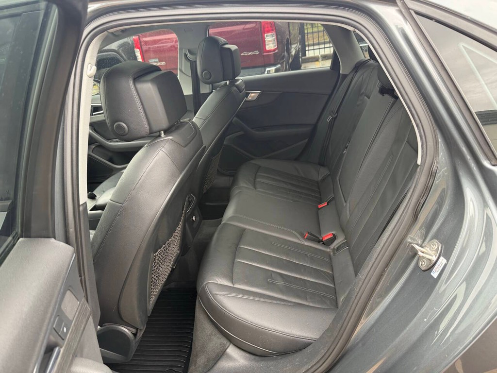 Audi A4 Vehicle Full-screen Gallery Image 13