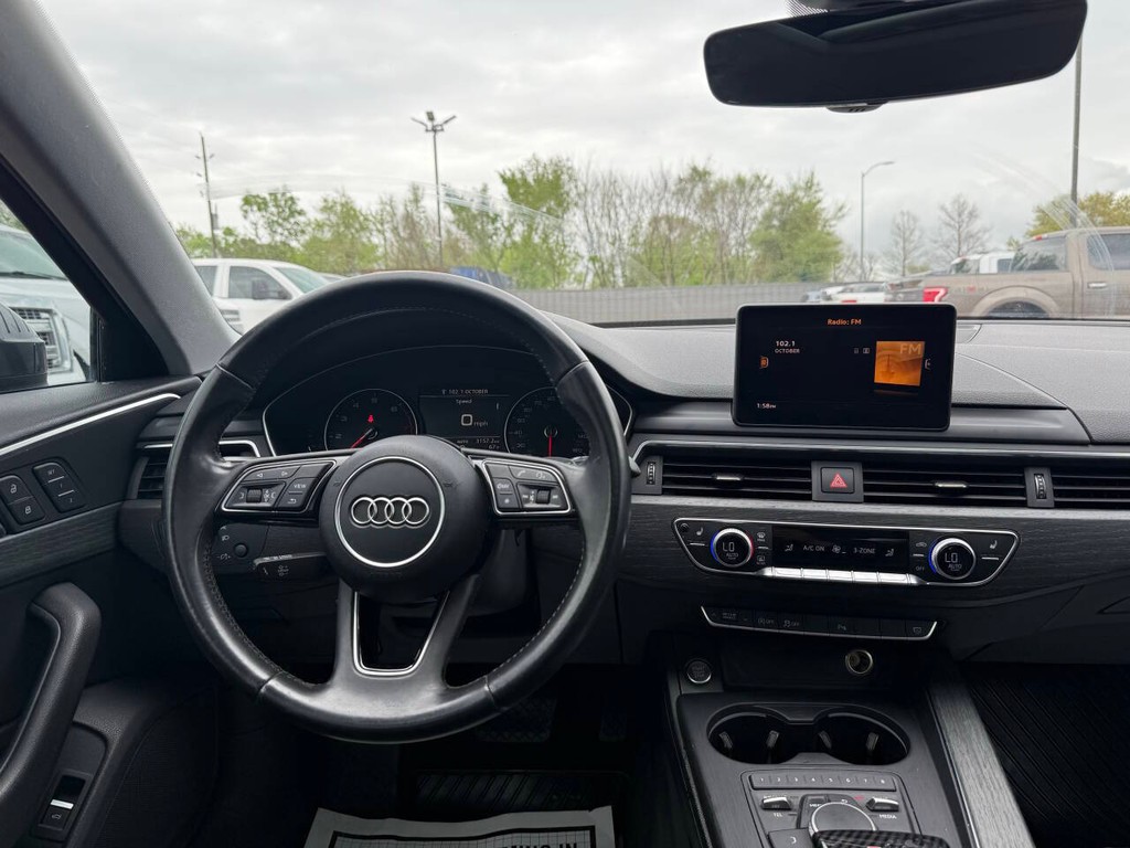Audi A4 Vehicle Full-screen Gallery Image 21