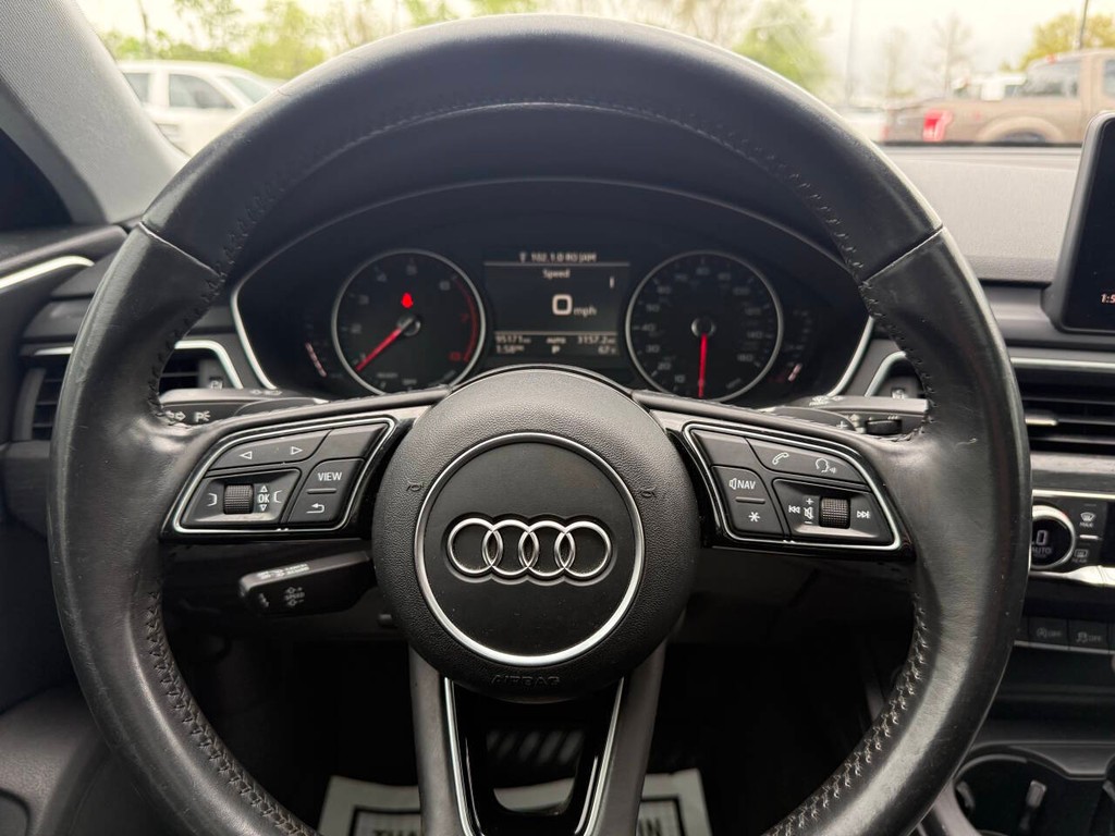 Audi A4 Vehicle Full-screen Gallery Image 23