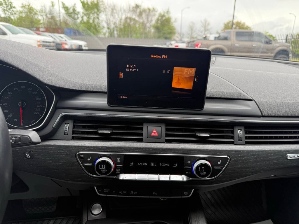 Audi A4 Vehicle Full-screen Gallery Image 24