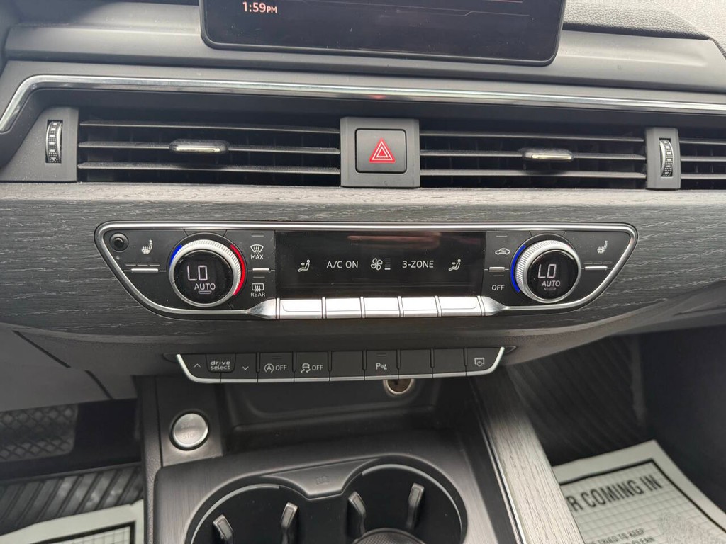 Audi A4 Vehicle Full-screen Gallery Image 27