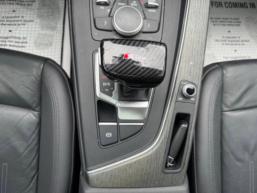 Audi A4 Vehicle Full-screen Gallery Image 29