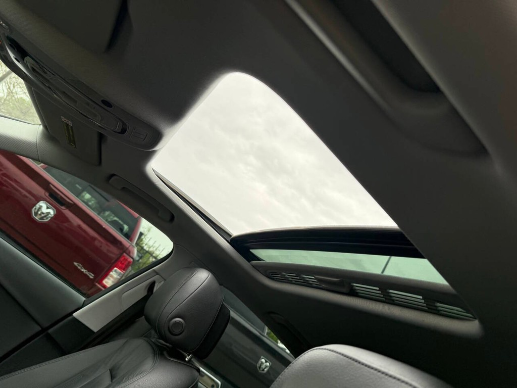 Audi A4 Vehicle Full-screen Gallery Image 31