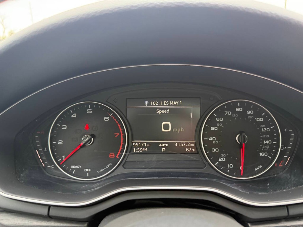 Audi A4 Vehicle Full-screen Gallery Image 32