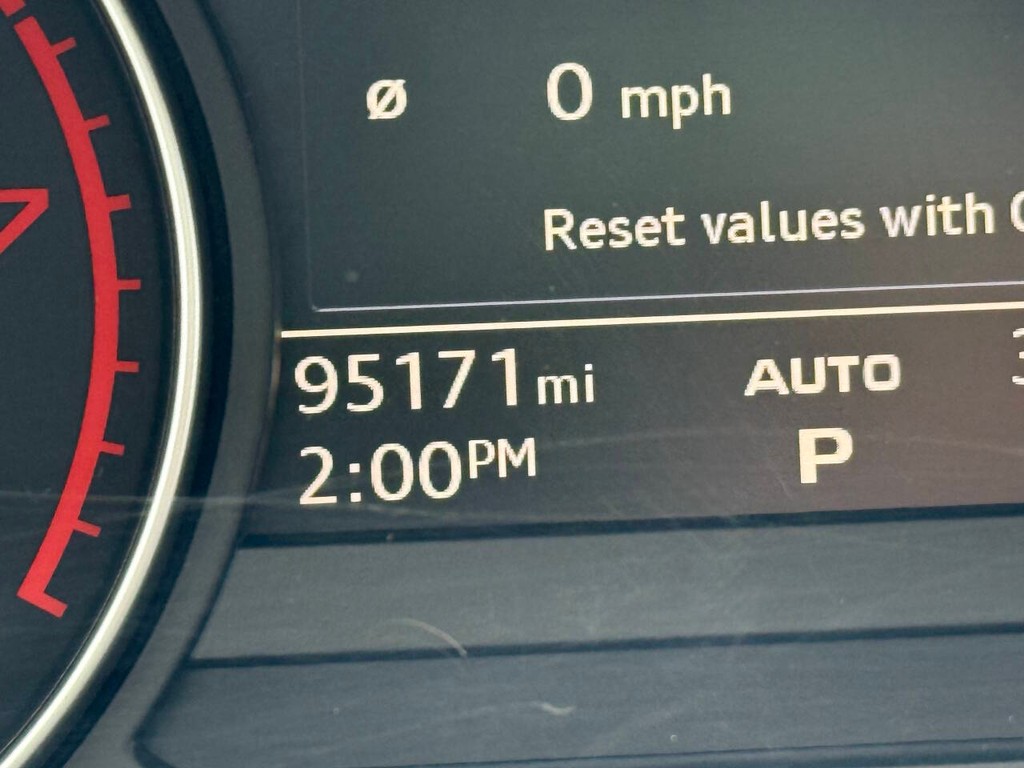 Audi A4 Vehicle Full-screen Gallery Image 33
