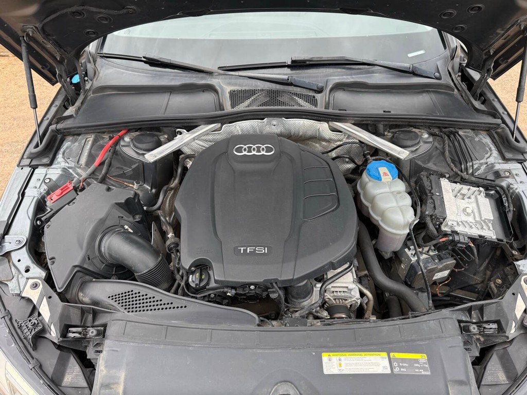 Audi A4 Vehicle Full-screen Gallery Image 35