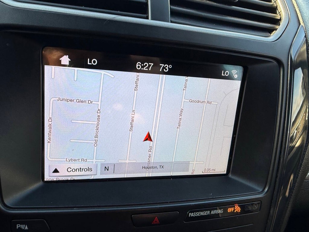 Ford Explorer Vehicle Full-screen Gallery Image 28