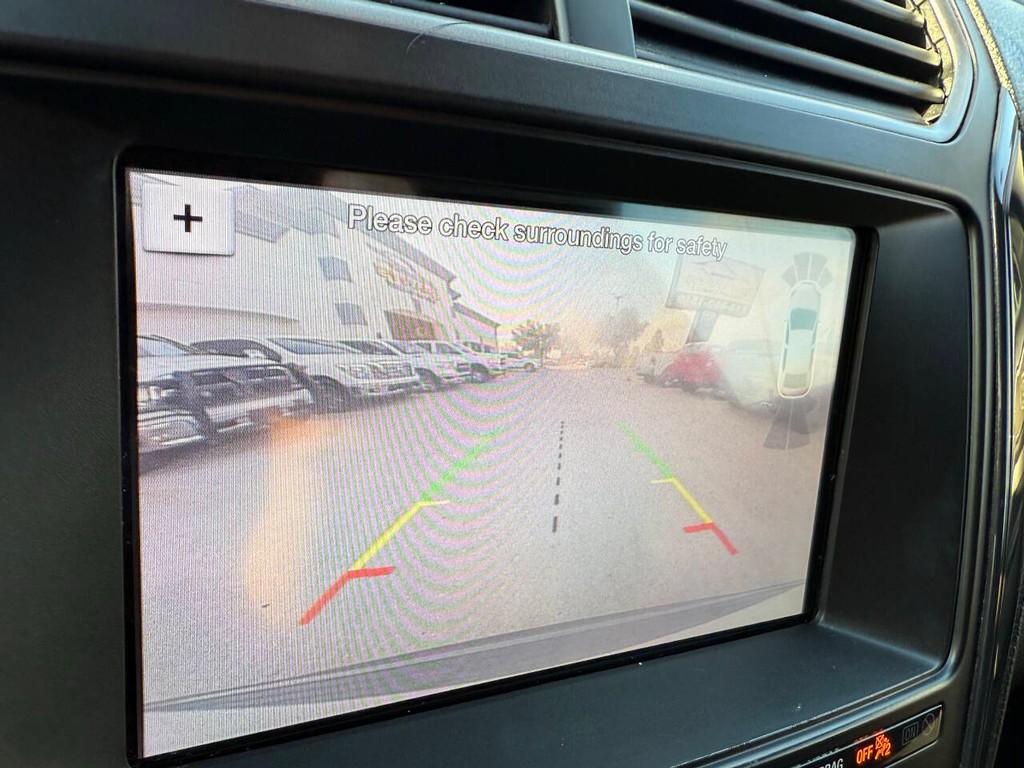 Ford Explorer Vehicle Full-screen Gallery Image 29