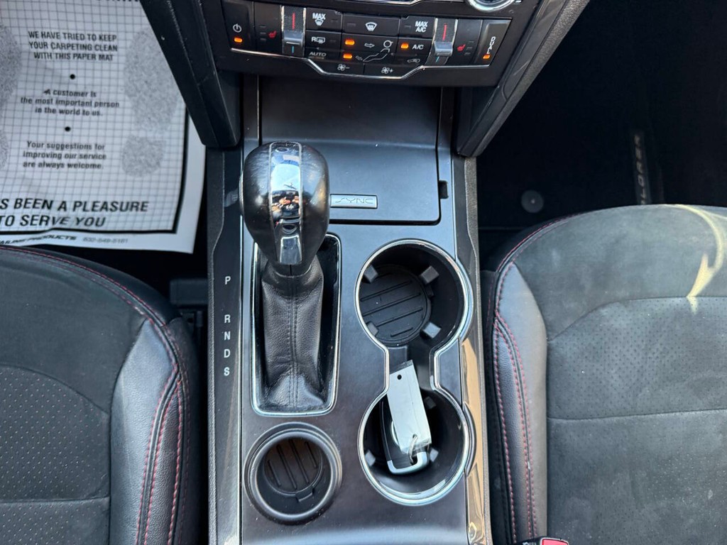 Ford Explorer Vehicle Full-screen Gallery Image 31
