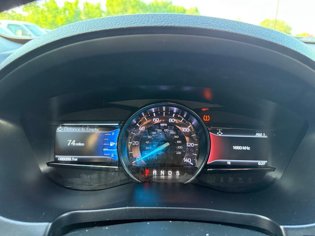 Ford Explorer Vehicle Full-screen Gallery Image 33
