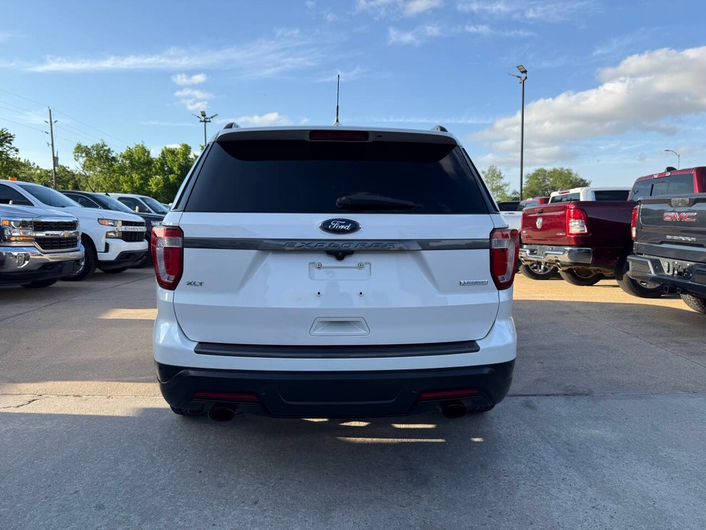 Ford Explorer Vehicle Full-screen Gallery Image 39