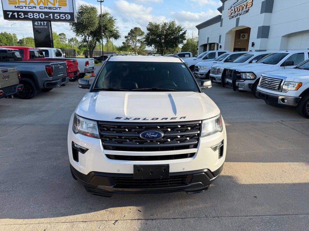 Ford Explorer Vehicle Full-screen Gallery Image 40