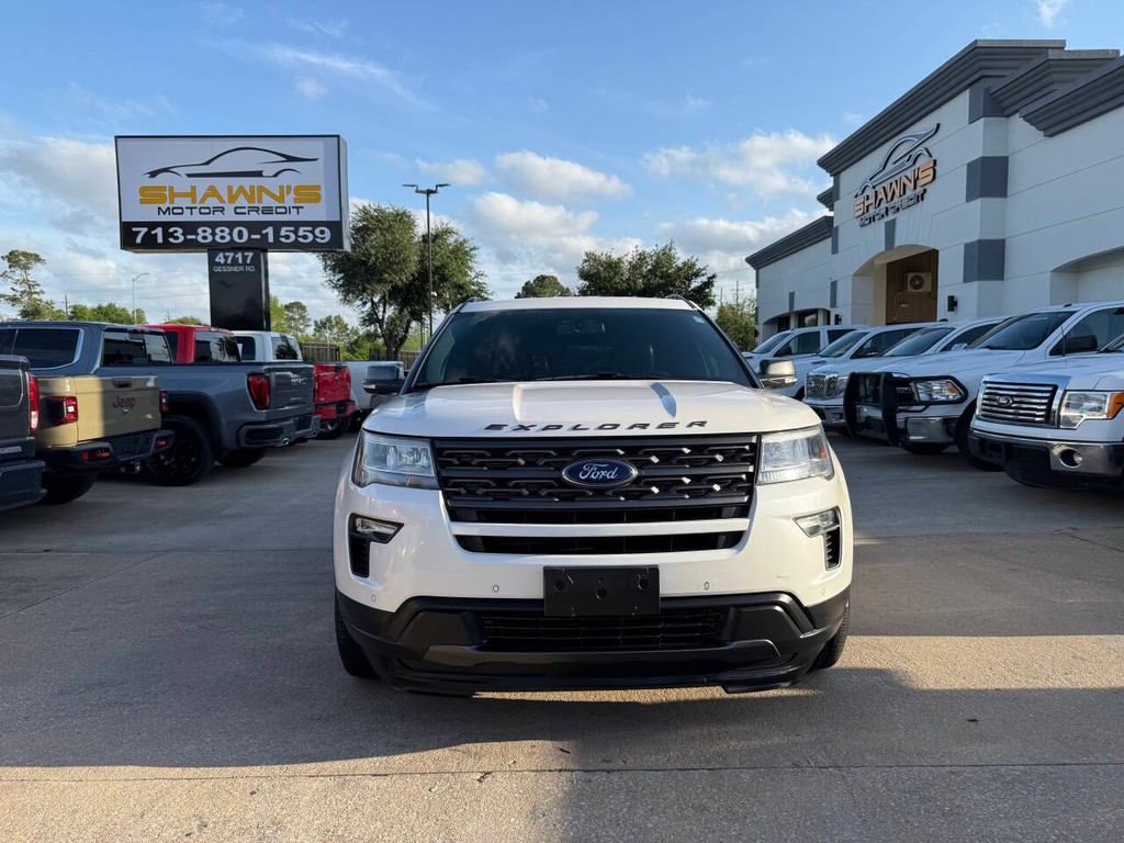 Ford Explorer Vehicle Full-screen Gallery Image 41