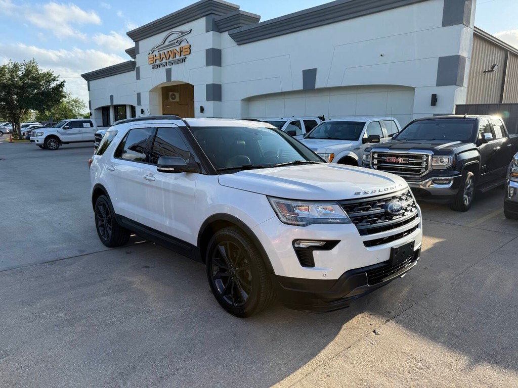 Ford Explorer Vehicle Full-screen Gallery Image 42