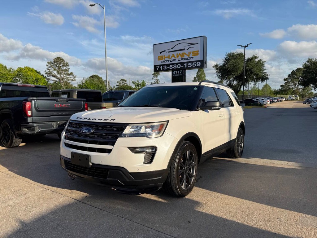Ford Explorer Vehicle Full-screen Gallery Image 43