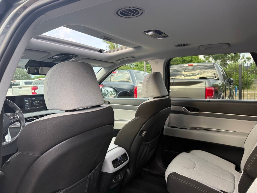 Hyundai Palisade Vehicle Full-screen Gallery Image 12