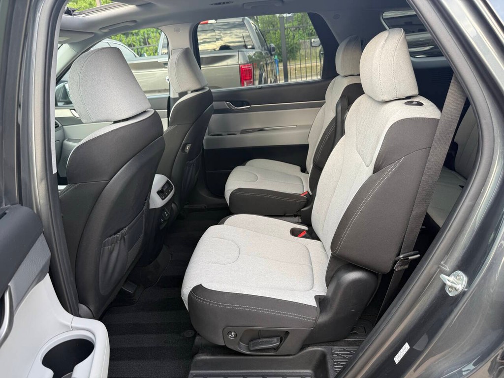 Hyundai Palisade Vehicle Full-screen Gallery Image 13
