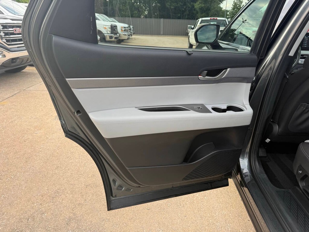 Hyundai Palisade Vehicle Full-screen Gallery Image 15