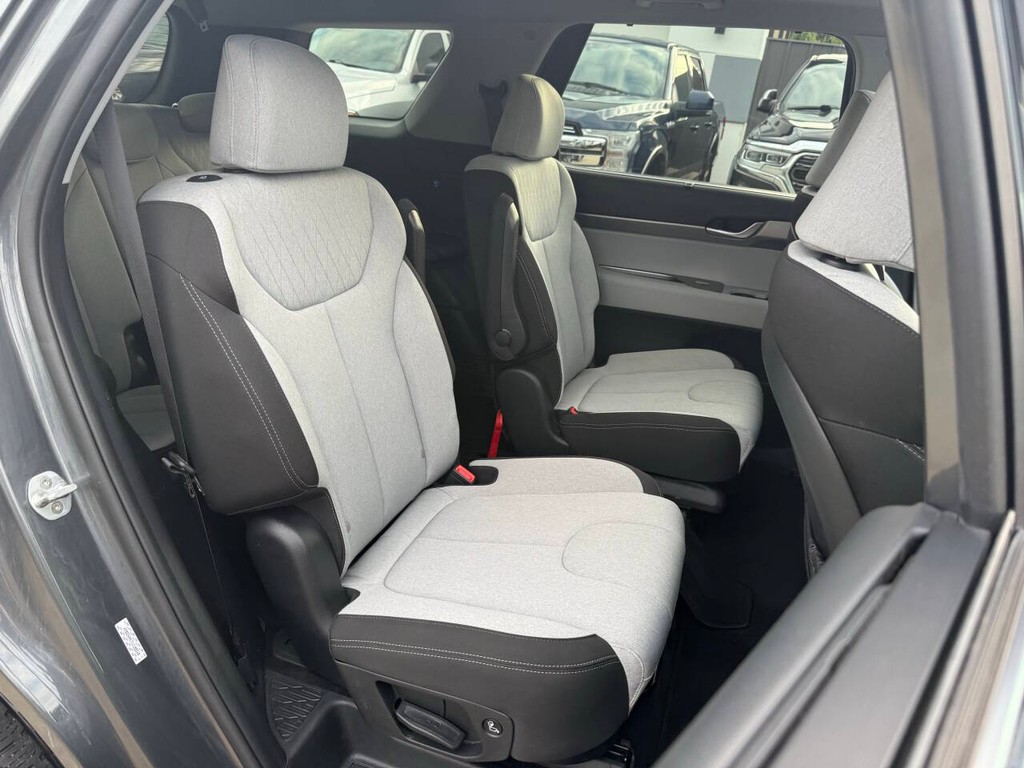 Hyundai Palisade Vehicle Full-screen Gallery Image 16