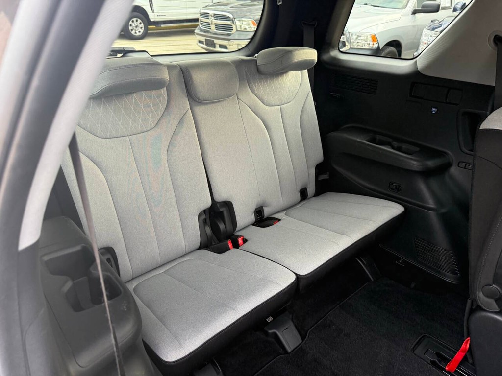 Hyundai Palisade Vehicle Full-screen Gallery Image 17