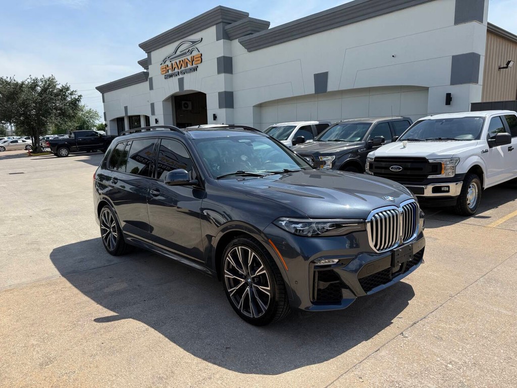 BMW X7 Vehicle Full-screen Gallery Image 02