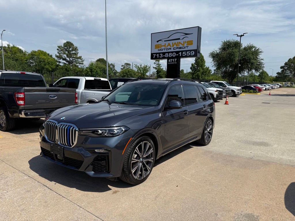 BMW X7 Vehicle Full-screen Gallery Image 03