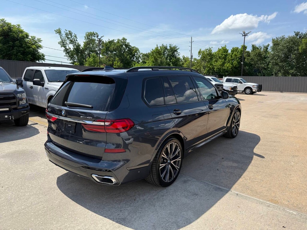 BMW X7 Vehicle Full-screen Gallery Image 05